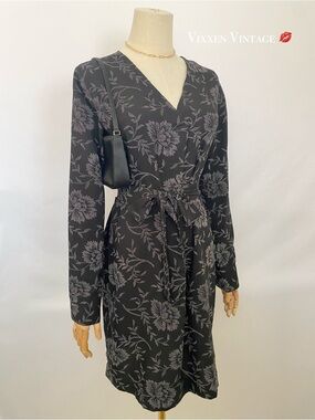 ANN TAYLOR FLORAL DOLMAN SLEEVE BELTED V-NECK SHEATH DRESS IN BLACK